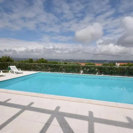 Villa Attractive In Salir Do Porto Salir de Porto